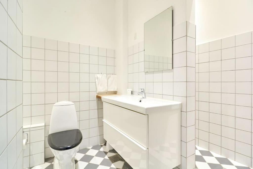 Moderen And Sleek 3Br With Bath By The Lakes And Metro København Eksteriør bilde