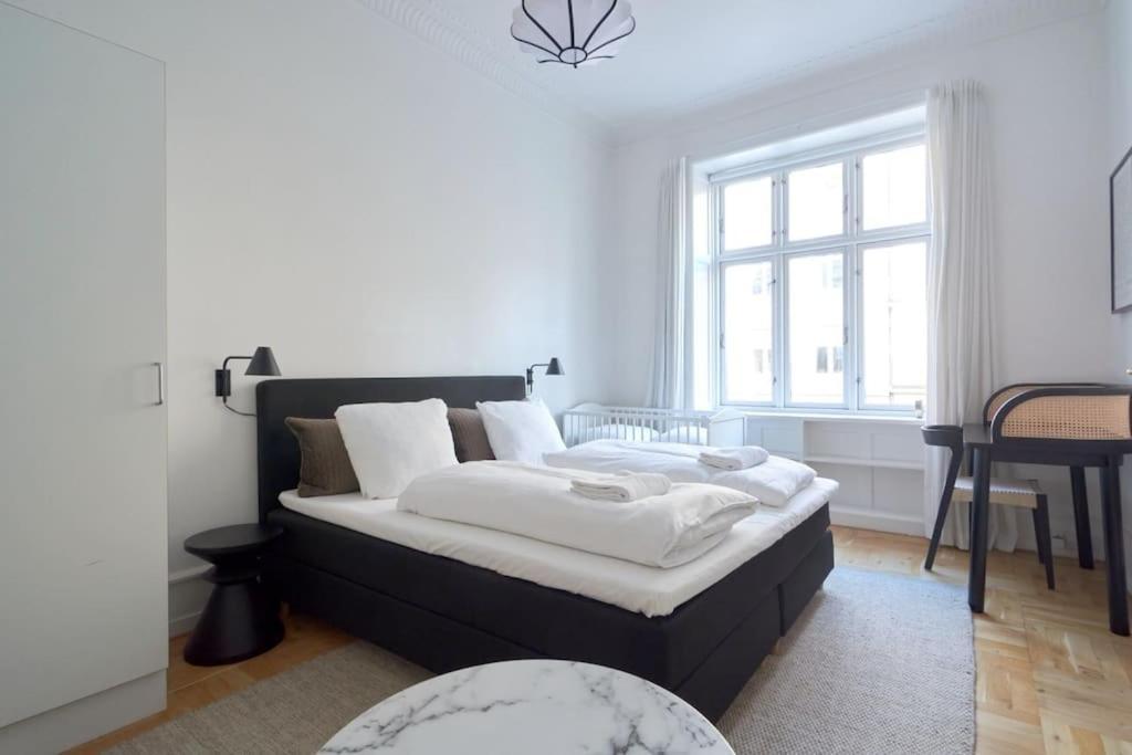 Moderen And Sleek 3Br With Bath By The Lakes And Metro København Eksteriør bilde