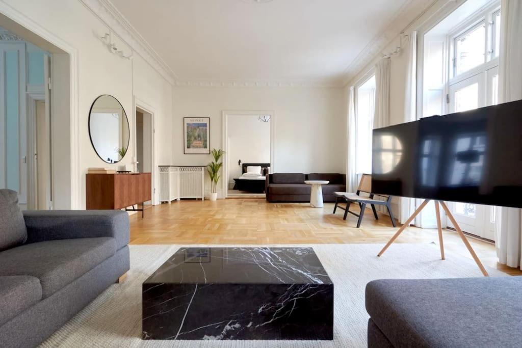 Moderen And Sleek 3Br With Bath By The Lakes And Metro København Eksteriør bilde
