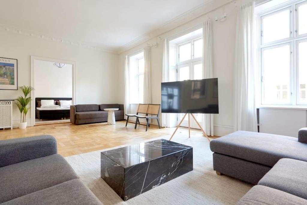 Moderen And Sleek 3Br With Bath By The Lakes And Metro København Eksteriør bilde