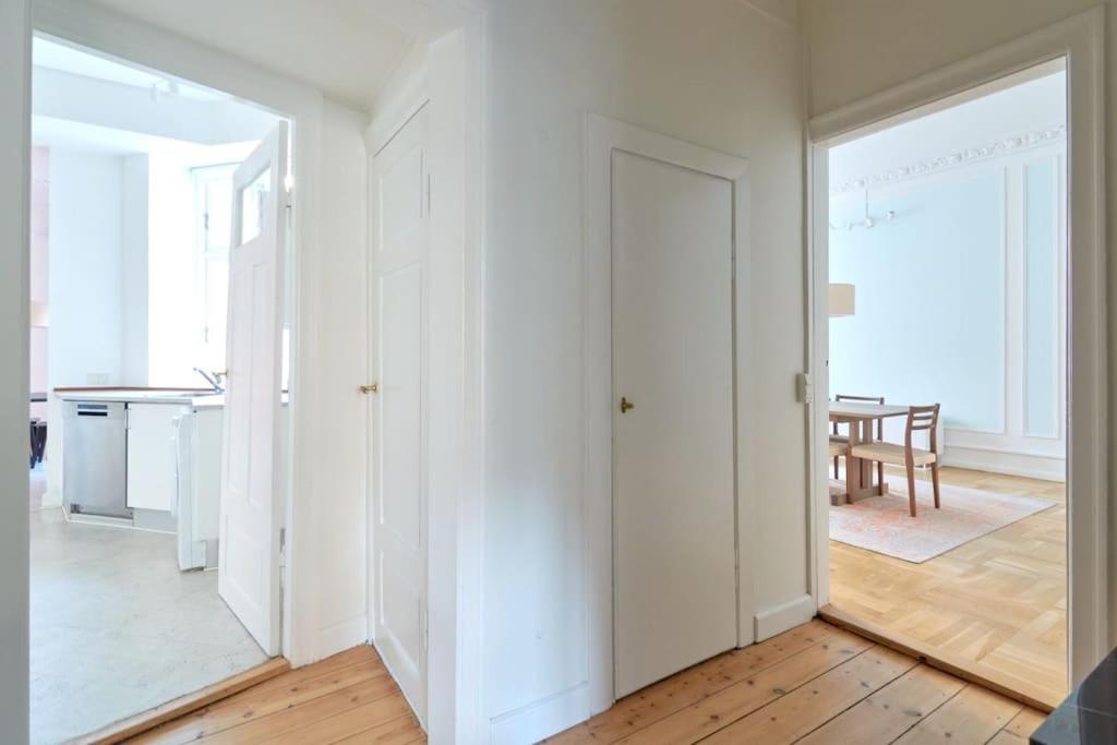 Moderen And Sleek 3Br With Bath By The Lakes And Metro København Eksteriør bilde