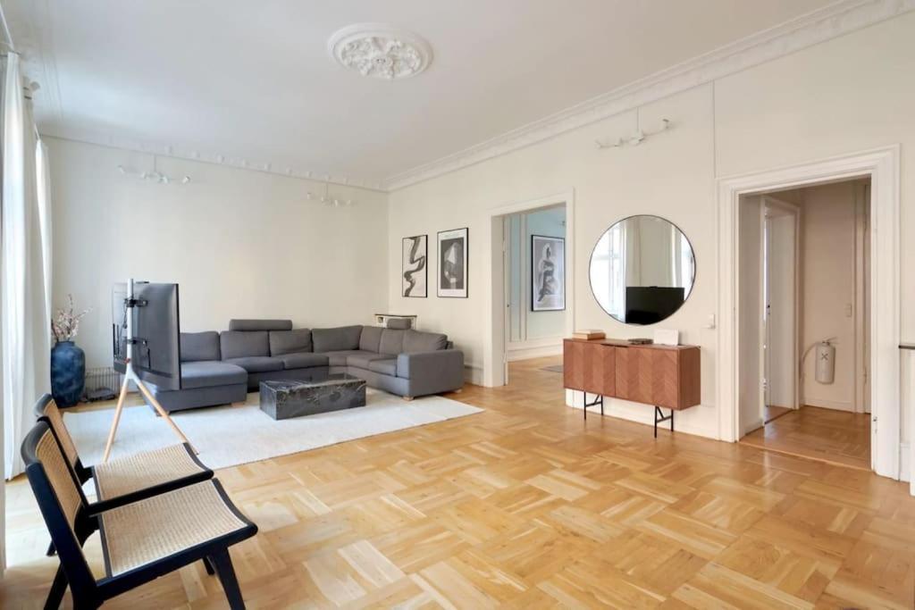 Moderen And Sleek 3Br With Bath By The Lakes And Metro København Eksteriør bilde