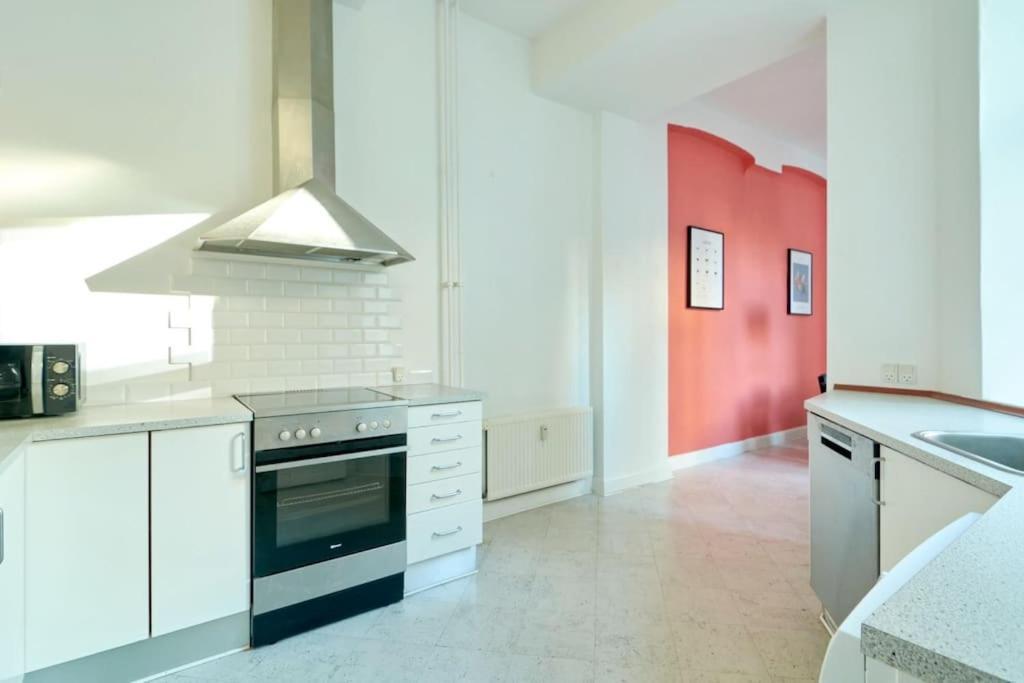 Moderen And Sleek 3Br With Bath By The Lakes And Metro København Eksteriør bilde