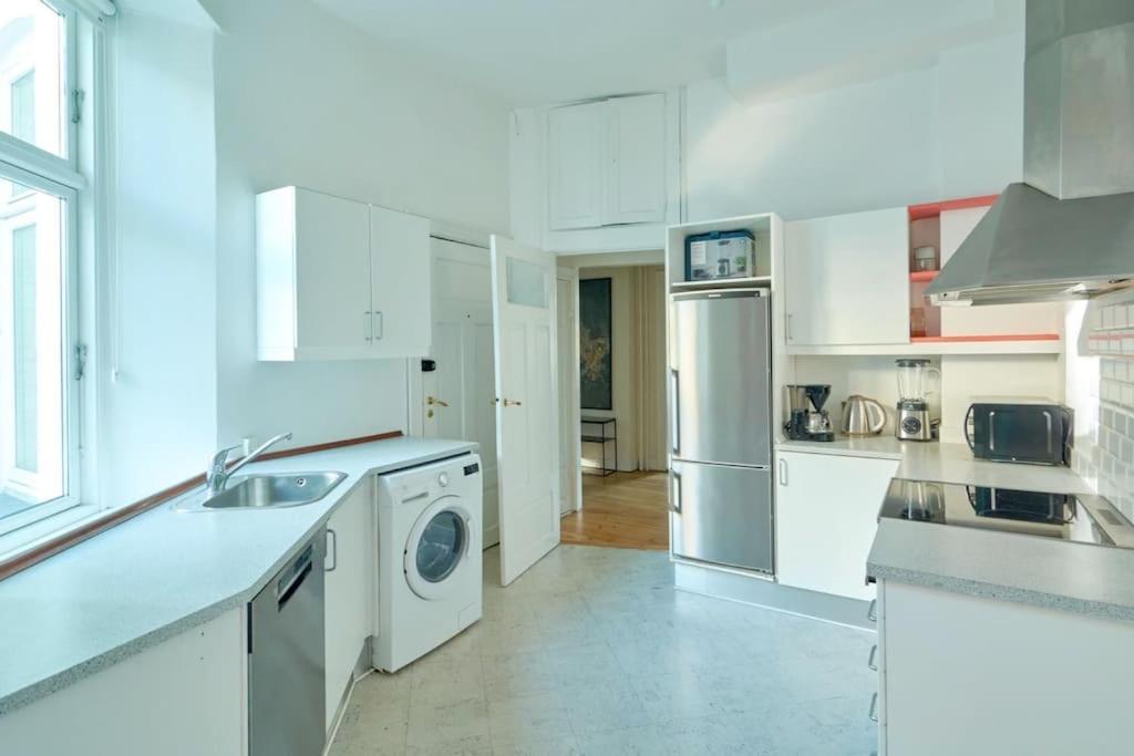 Moderen And Sleek 3Br With Bath By The Lakes And Metro København Eksteriør bilde