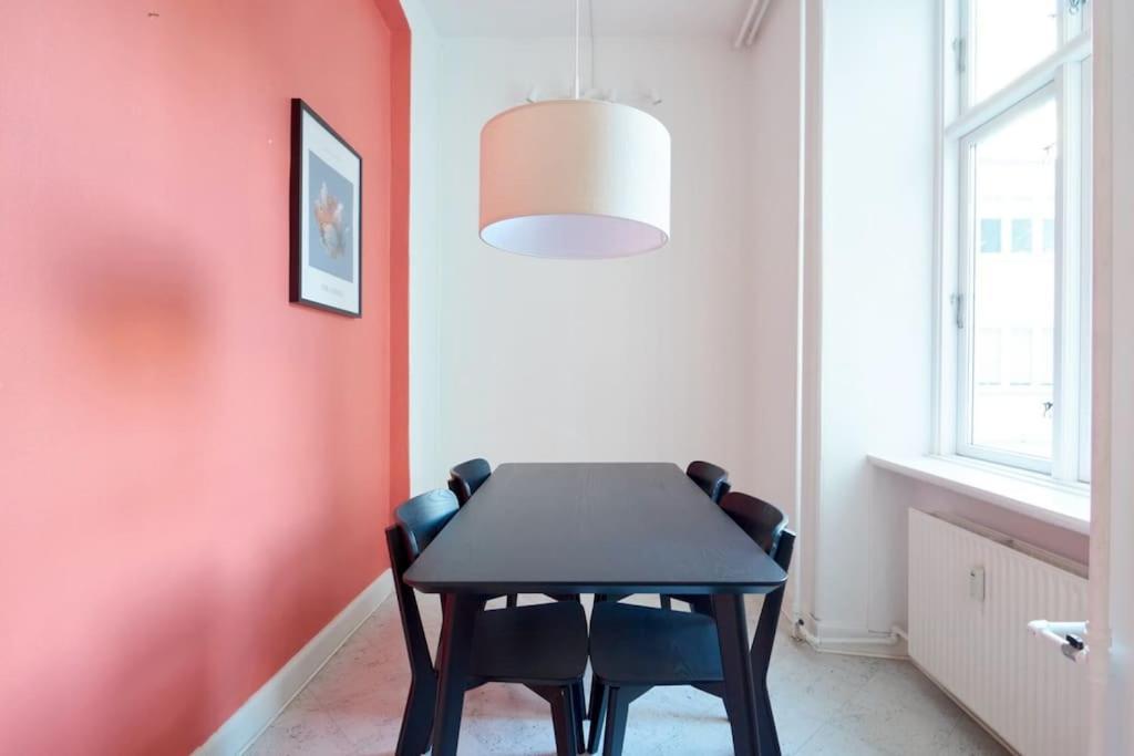 Moderen And Sleek 3Br With Bath By The Lakes And Metro København Eksteriør bilde