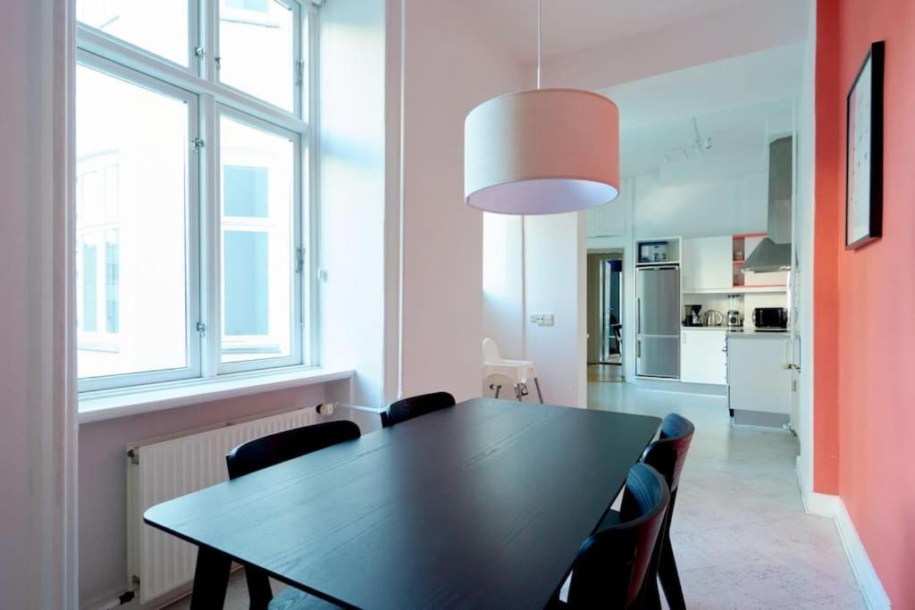 Moderen And Sleek 3Br With Bath By The Lakes And Metro København Eksteriør bilde